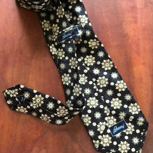Brioni black woven silk Geofloral tie